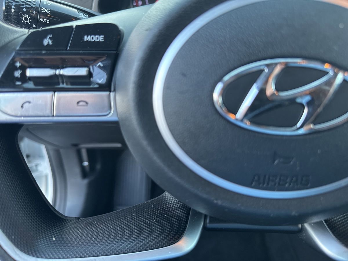 Used 2023 Hyundai Elantra SE image 18