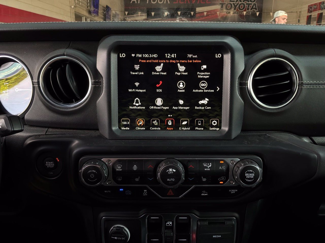 Used 2021 Jeep Wrangler Unlimited Sahara w/ Cold Weather Group AWD/4WD image 32