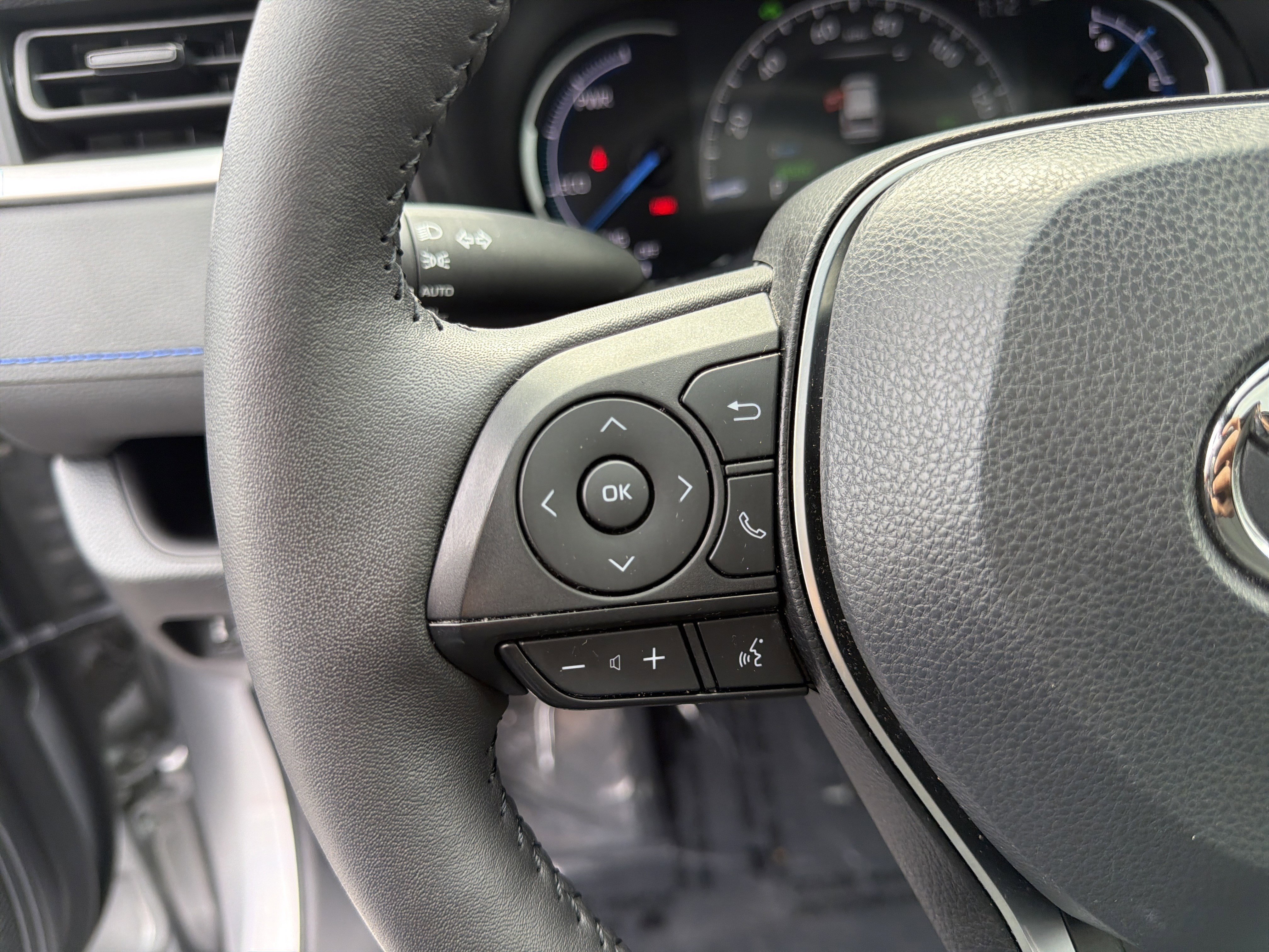 Used 2024 Toyota RAV4 SE w/ Convenience Package AWD/4WD image 25