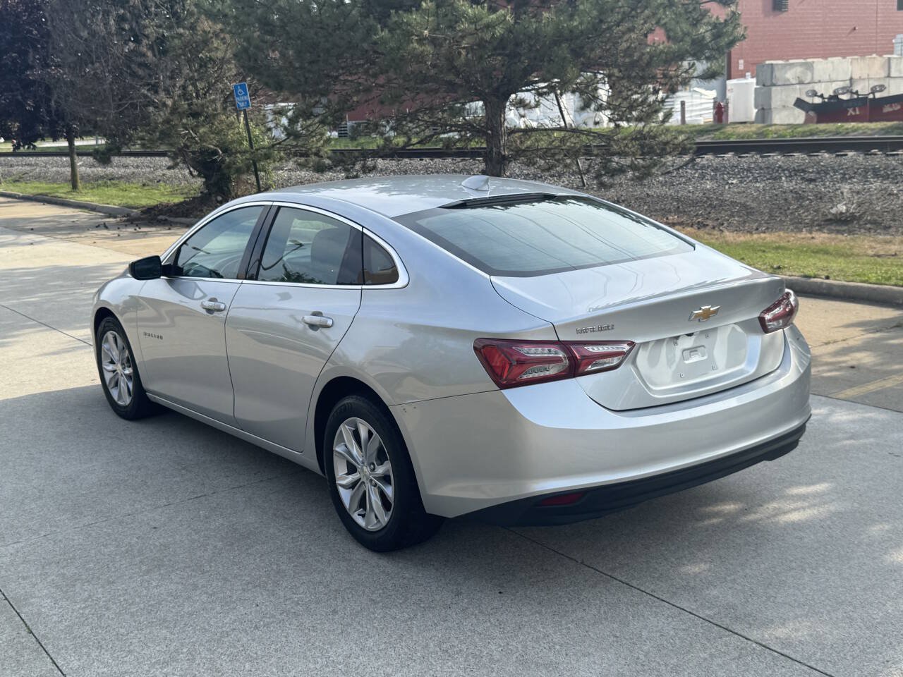 Used 2021 Chevrolet Malibu LT FWD image 4