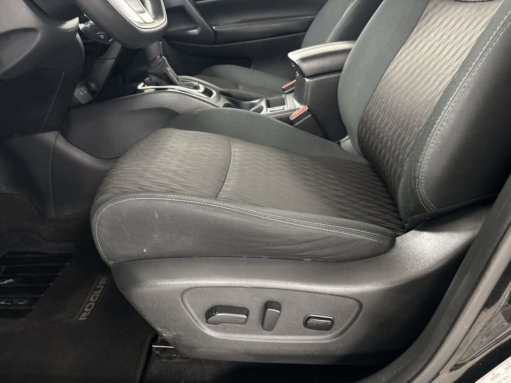 Used 2019 Nissan Rogue SV image 12