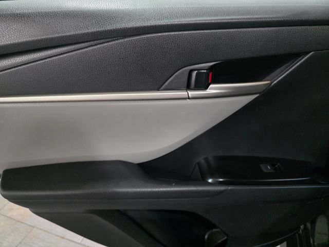 Used 2025 Toyota Camry LE w/ Convenience Package image 11