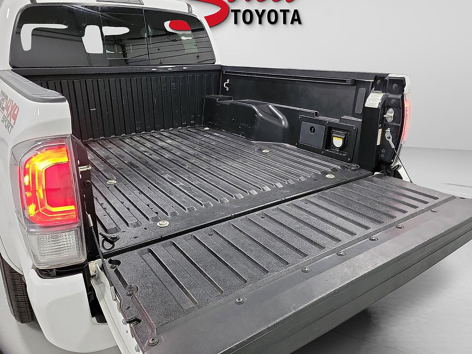 Certified 2020 Toyota Tacoma TRD Sport AWD/4WD image 7