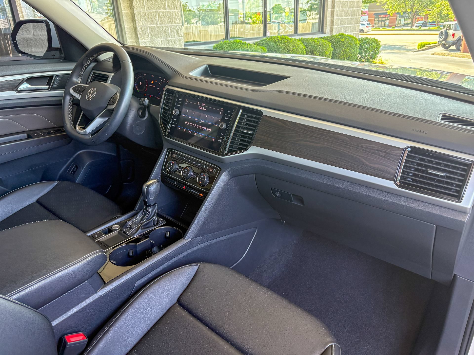Used 2023 Volkswagen Atlas SE w/ Panoramic Sunroof Package FWD image 25