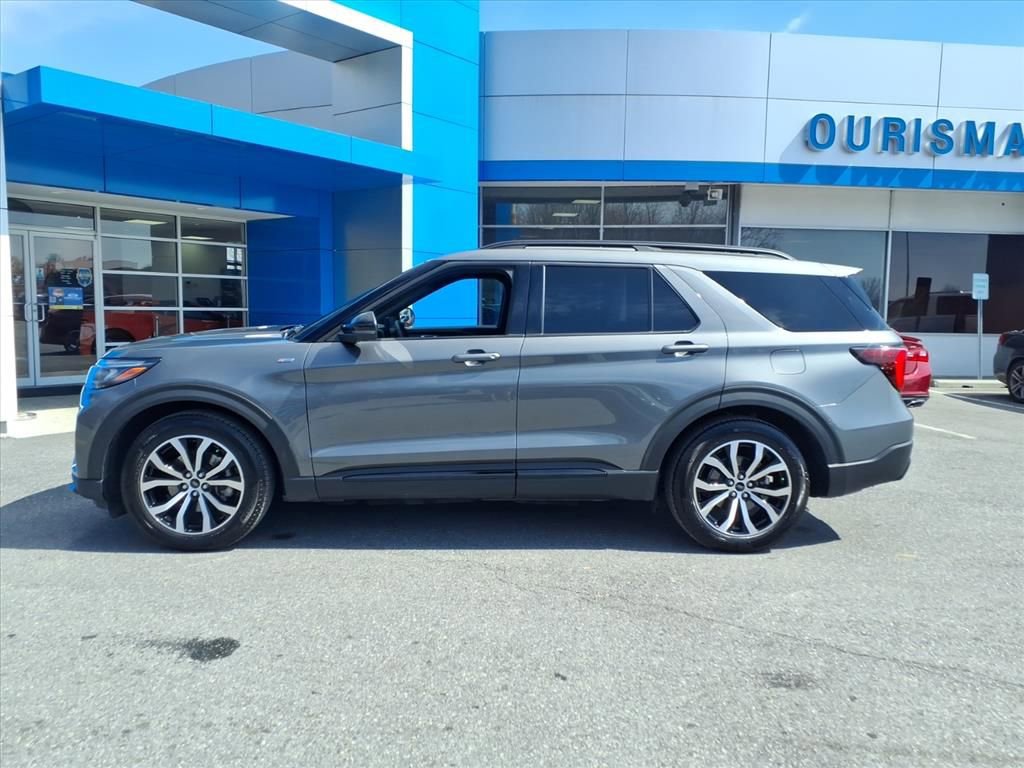 Used 2025 Ford Explorer ST-Line w/ Premium Package image 6