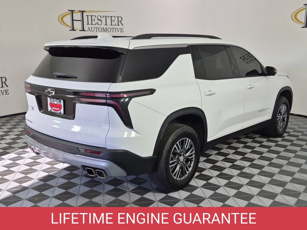 Used 2025 Chevrolet Traverse LT w/ Driver Confidence Package FWD image 4