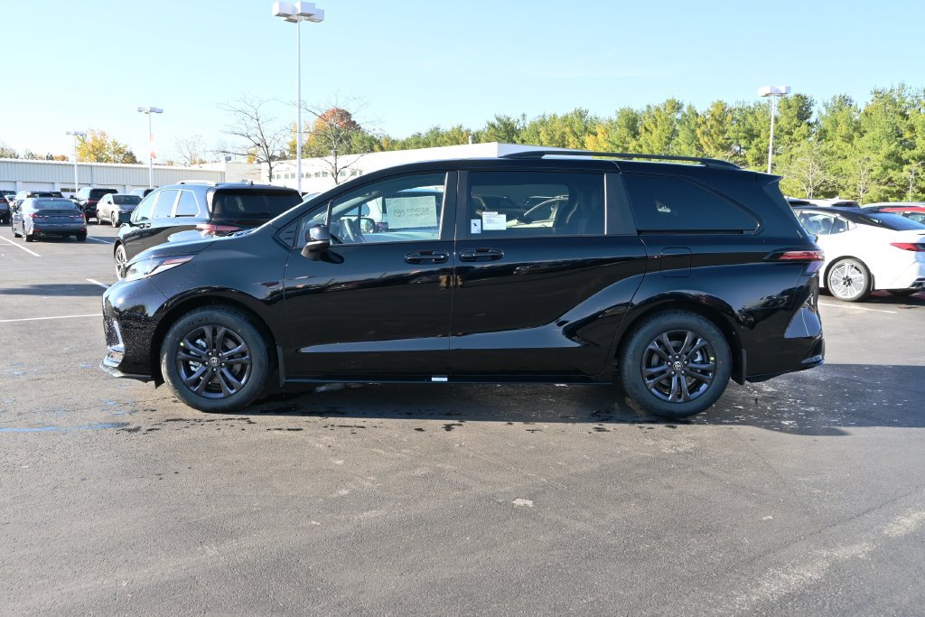 New 2026 Toyota Sienna XSE AWD/4WD image 4