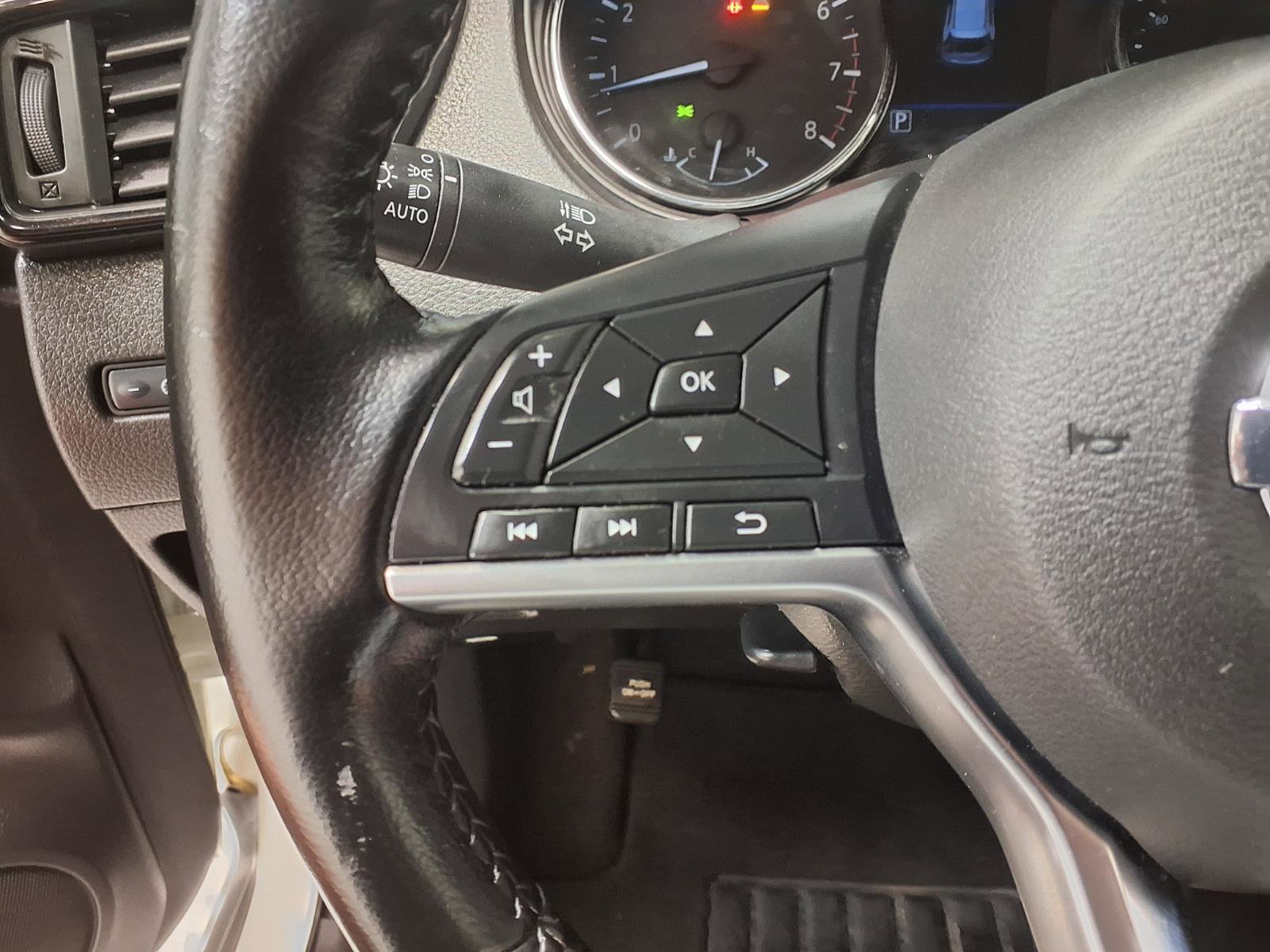 Used 2020 Nissan Rogue SV image 19