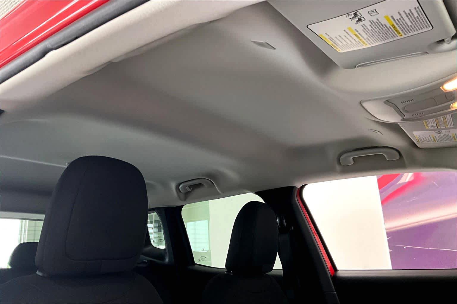 Used 2018 Jeep Renegade Latitude w/ Cold Weather Group AWD/4WD image 27