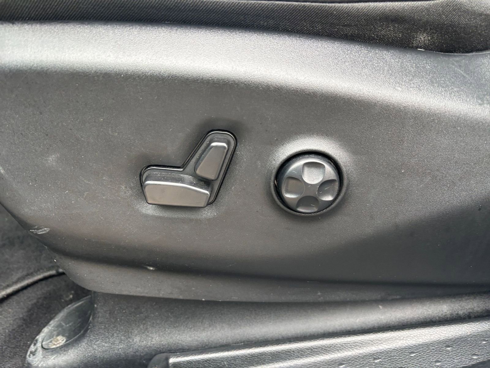 Used 2025 Chrysler Pacifica Select image 22