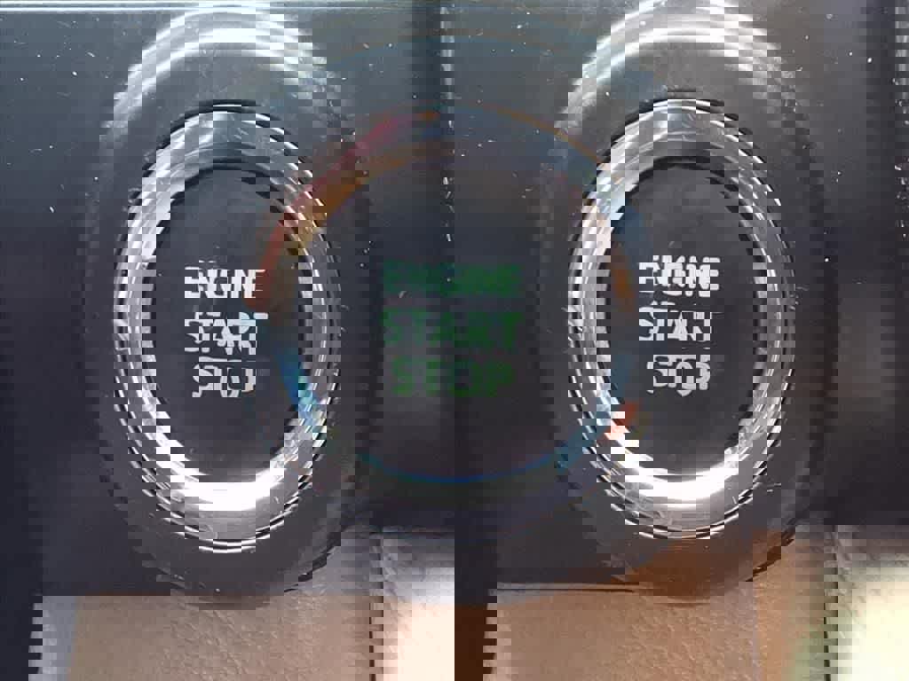 Used 2013 Toyota Camry XLE w/ Leather Pkg image 24