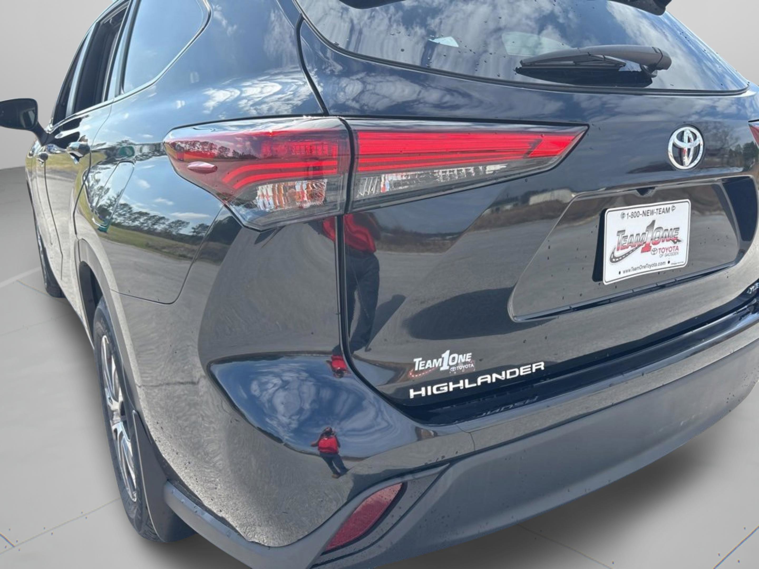 Certified 2024 Toyota Highlander XLE image 27