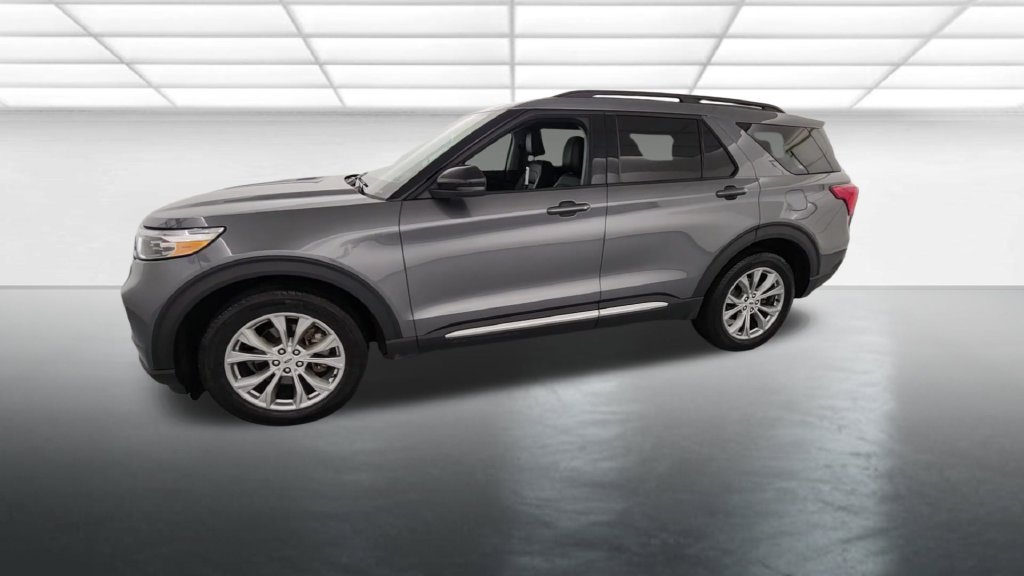 Used 2024 Ford Explorer XLT w/ Equipment Group 202A AWD/4WD image 4