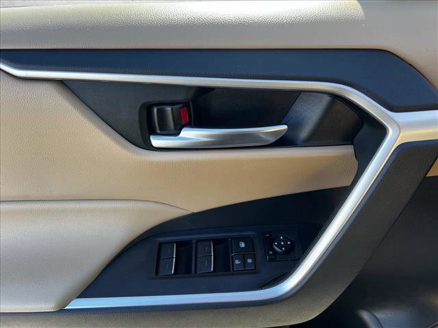 Used 2022 Toyota RAV4 XLE image 11