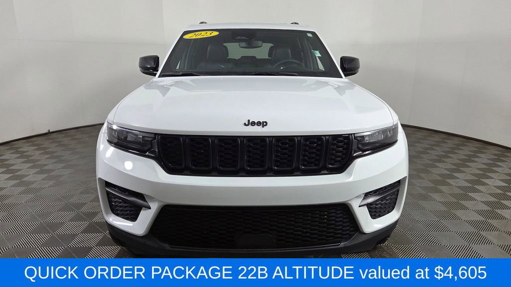 Used 2023 Jeep Grand Cherokee Altitude image 2