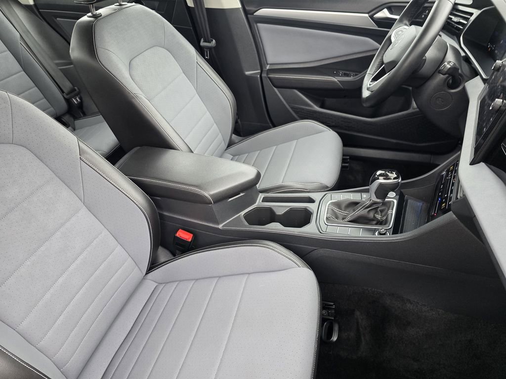 Used 2025 Volkswagen Jetta SE image 10