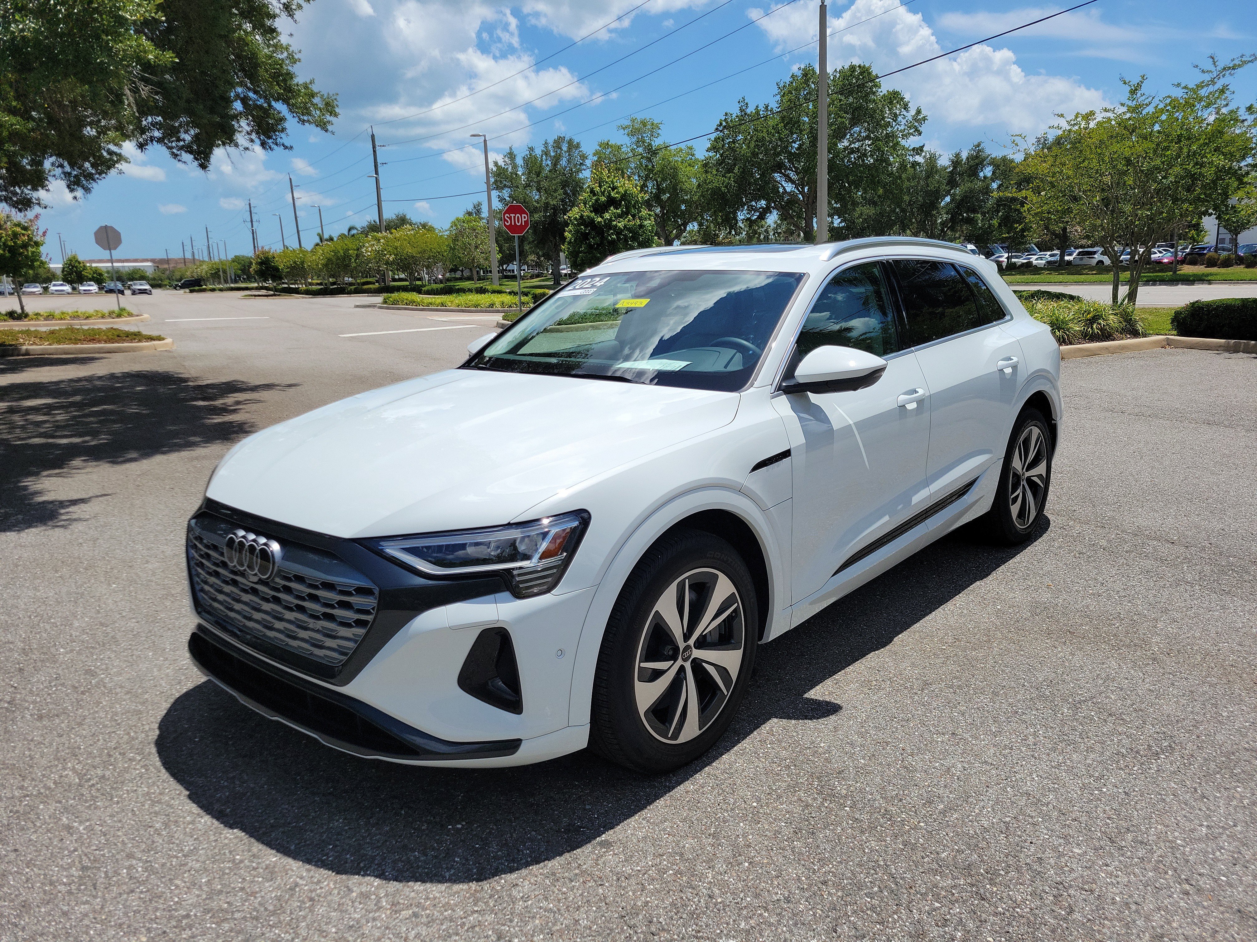 Used 2024 Audi Q8 e-tron Premium Plus w/ Premium Plus Package AWD/4WD image 8