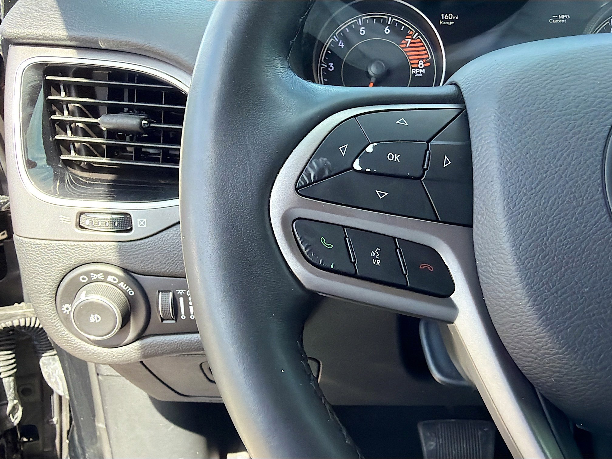 Used 2019 Jeep Cherokee Limited FWD image 35