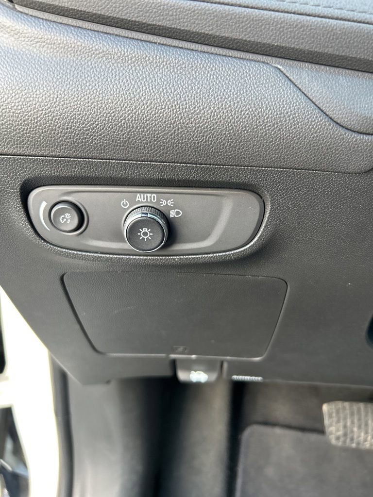 Used 2024 Buick Encore GX Sport Touring FWD image 28