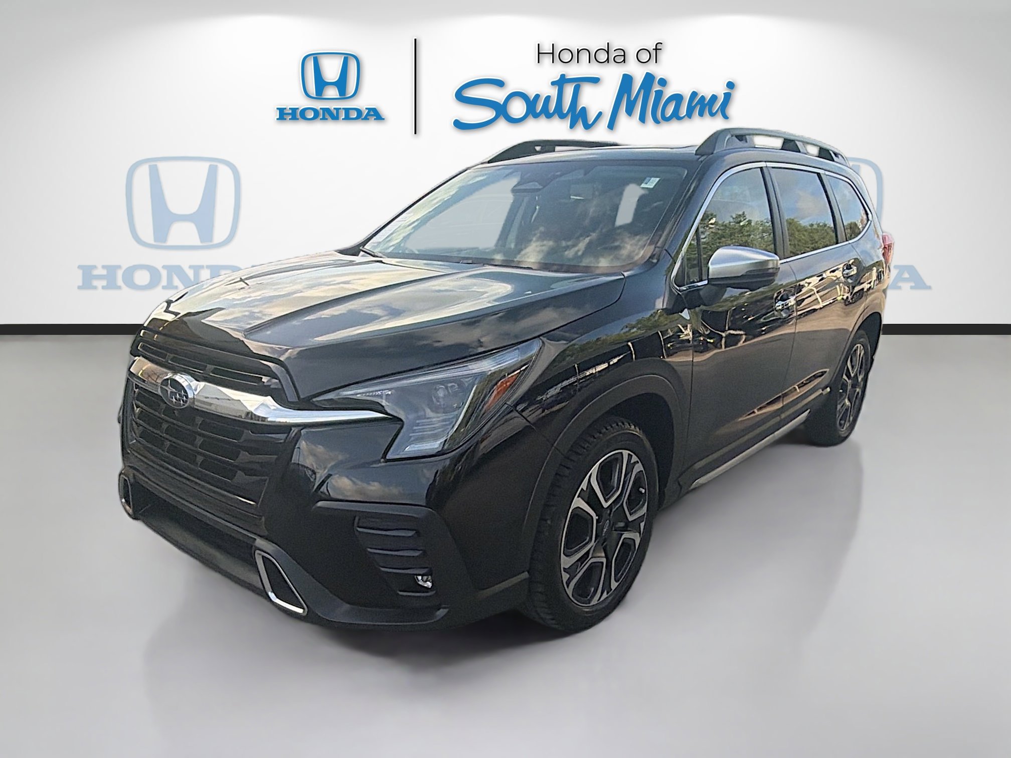 Used 2023 Subaru Ascent Touring image 3