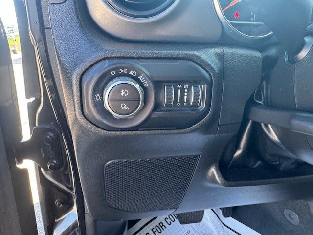 Used 2022 Jeep Gladiator Willys AWD/4WD image 15