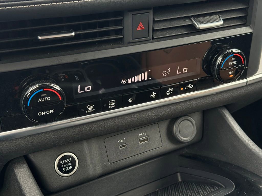 Used 2023 Nissan Rogue SV image 30