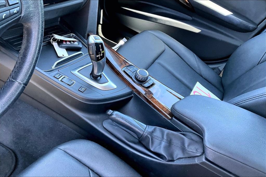 Used 2018 BMW 320i Sedan RWD image 10