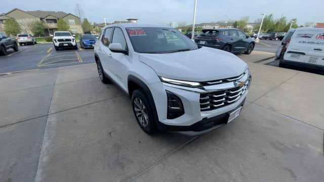 Used 2025 Chevrolet Equinox LT FWD image 4