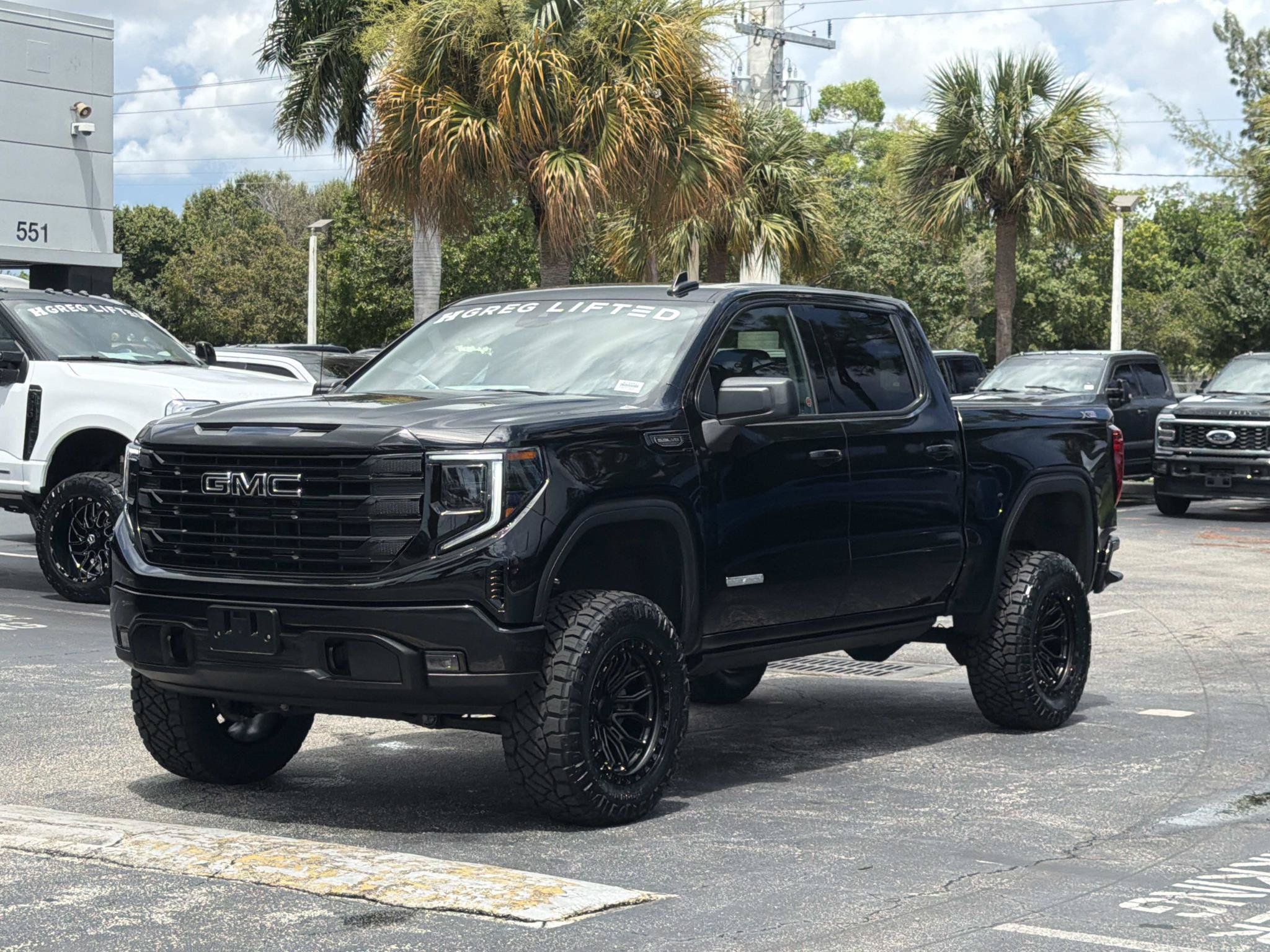 Used 2024 GMC Sierra 1500 Elevation w/ LPO, Elevation Black Package AWD/4WD image 7