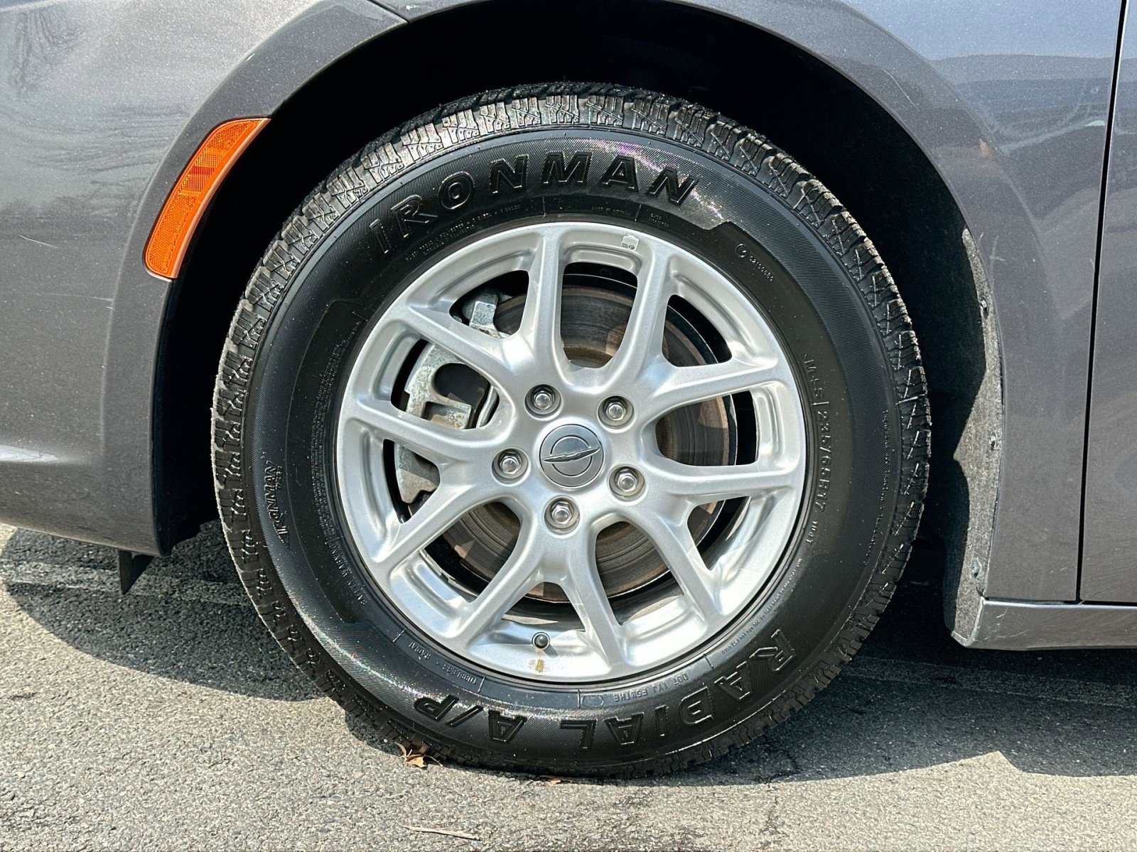 Used 2023 Chrysler Pacifica Touring-L image 12