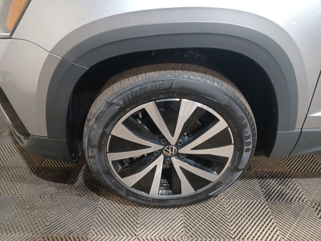 Used 2024 Volkswagen Taos SE image 18