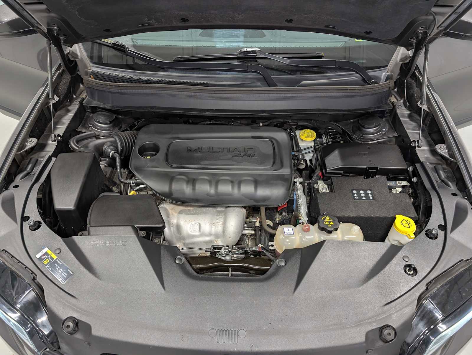 Used 2020 Jeep Cherokee Latitude Plus w/ Cold Weather Group image 11