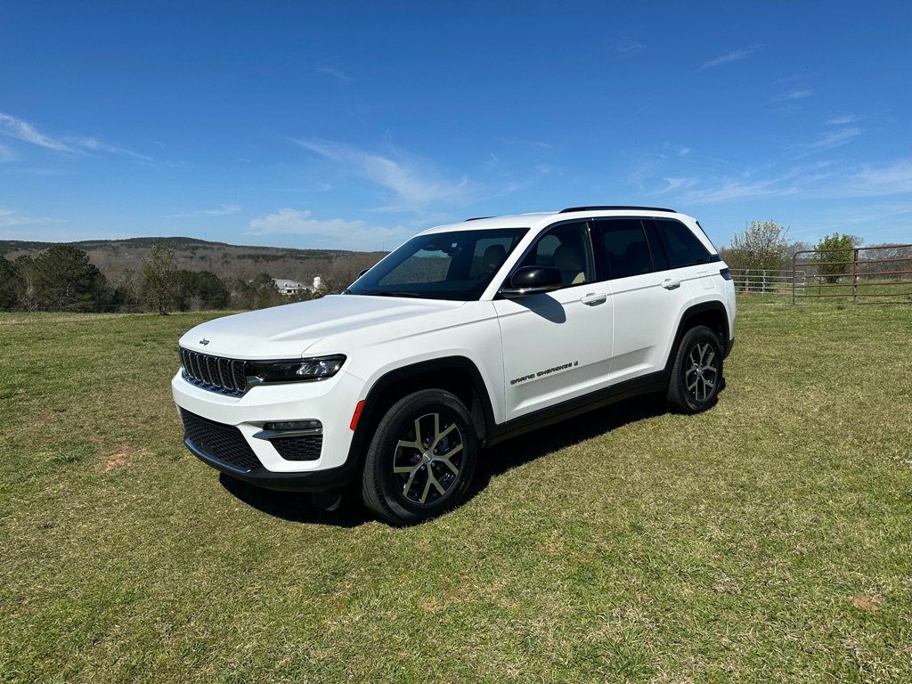 Used 2023 Jeep Grand Cherokee Limited image 1