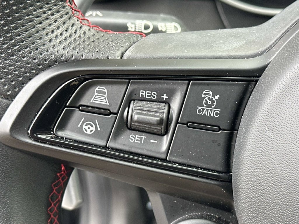 Used 2024 Alfa Romeo Giulia AWD image 28