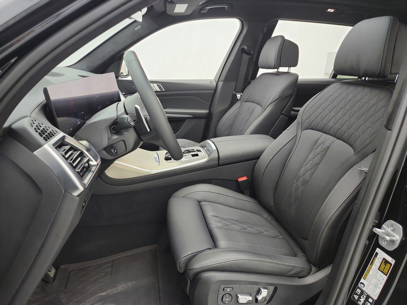 Used 2024 BMW X7 M60i AWD/4WD image 13