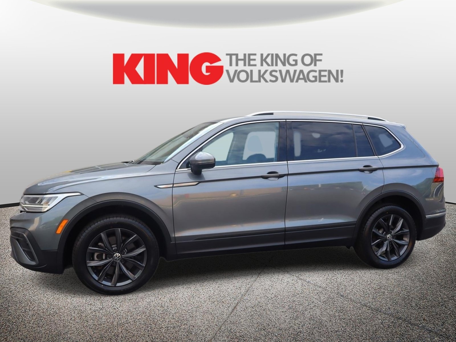 Certified 2022 Volkswagen Tiguan SE w/ Panoramic Sunroof Package AWD/4WD image 7