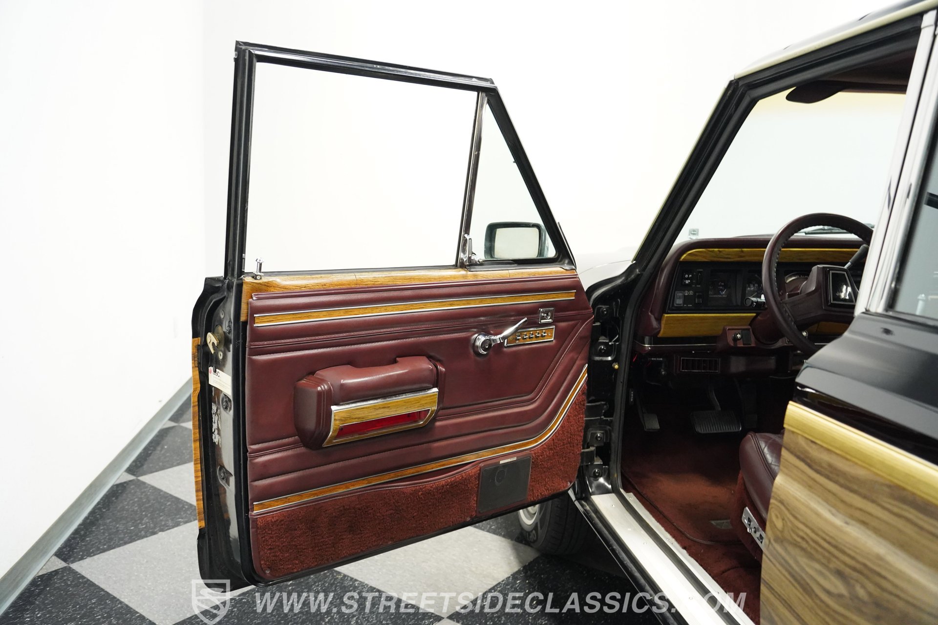 Used 1988 Jeep Grand Wagoneer image 31