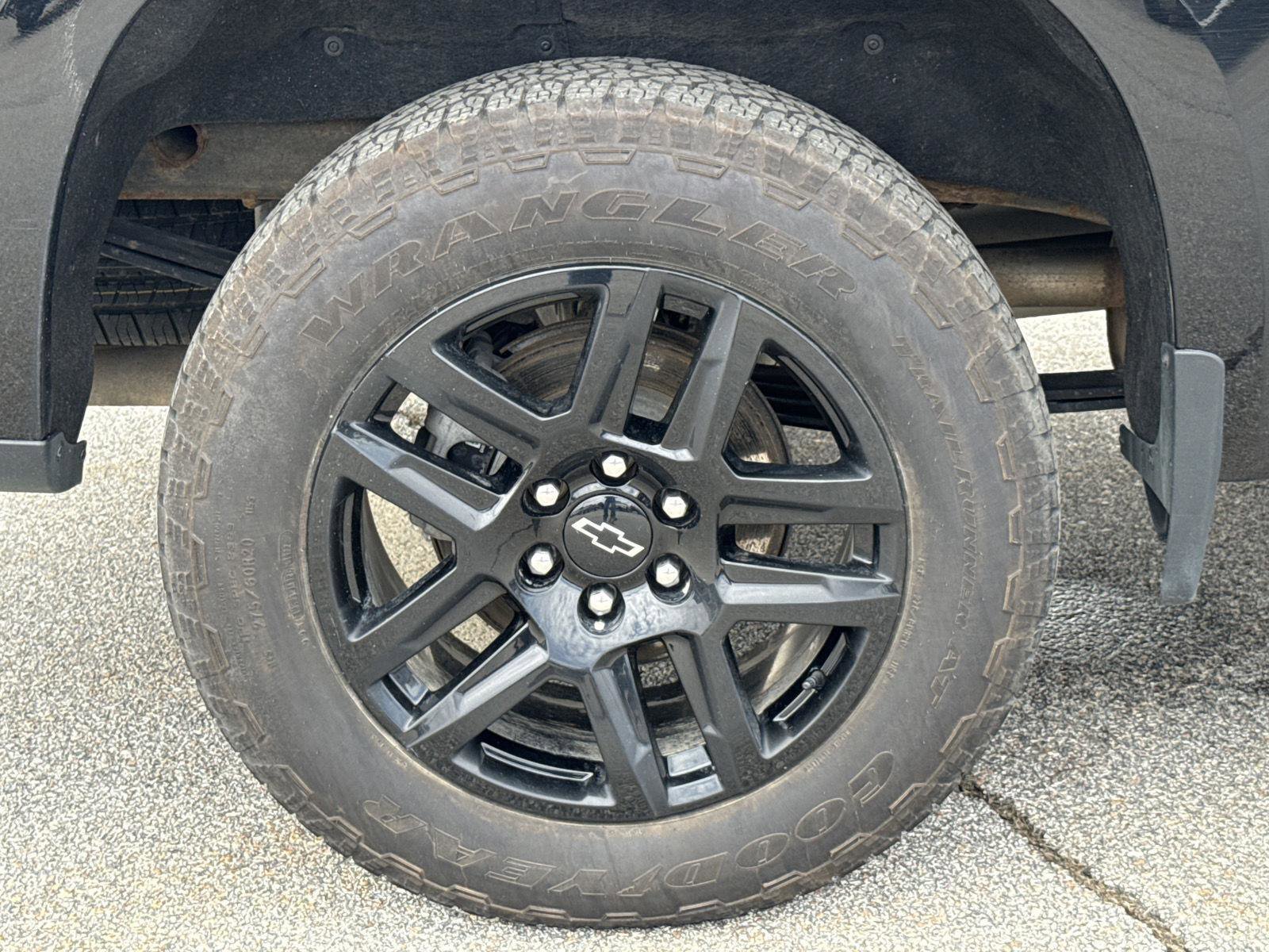 Used 2023 Chevrolet Silverado 1500 RST AWD/4WD image 9