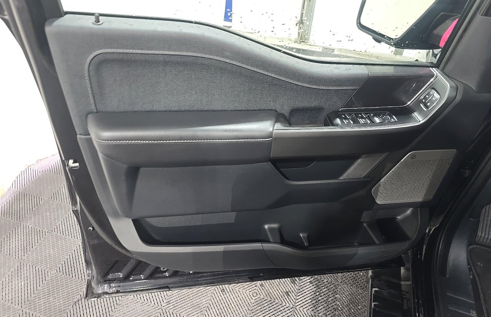 Used 2025 Ford F150 Lariat AWD/4WD image 9