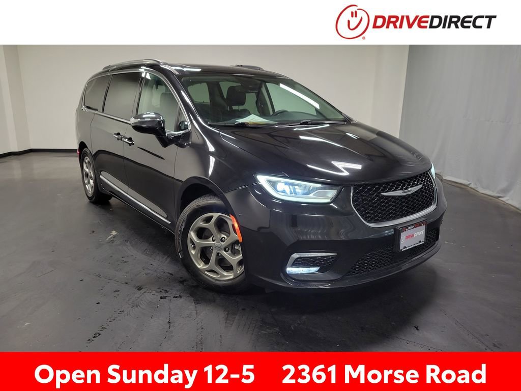 Used 2023 Chrysler Pacifica Limited FWD image 1