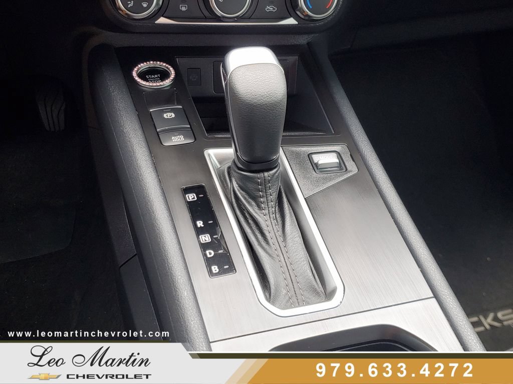 Used 2025 Nissan Kicks SV FWD image 23