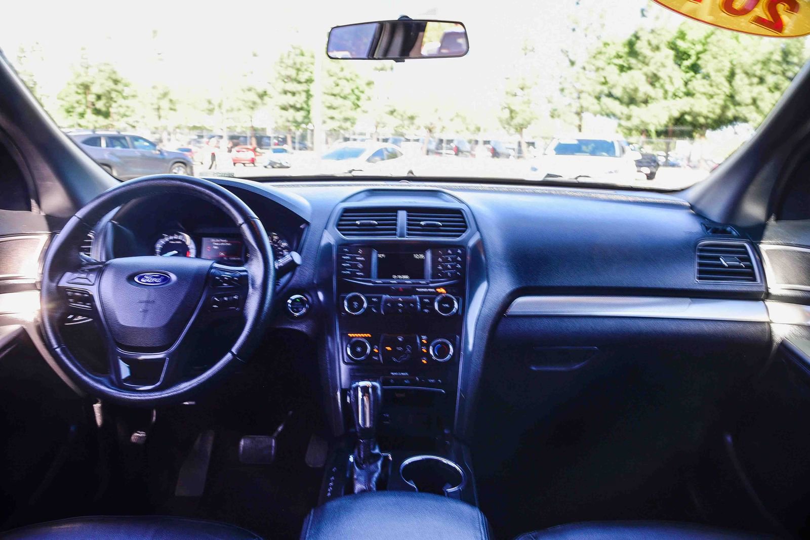 Used 2018 Ford Explorer XLT image 15