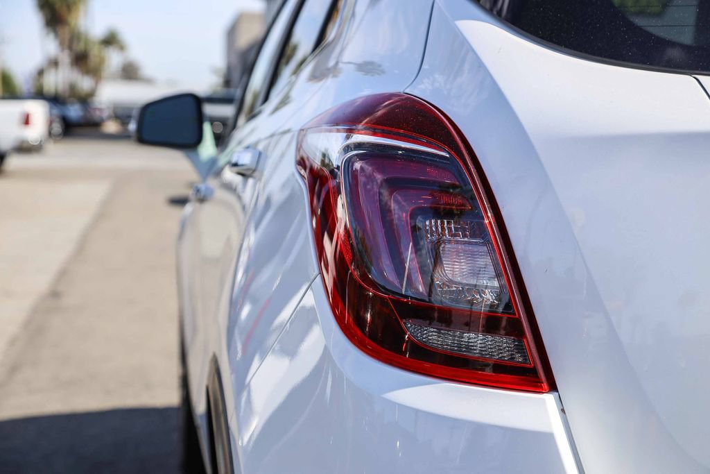 Used 2017 Buick Encore Essence FWD image 7