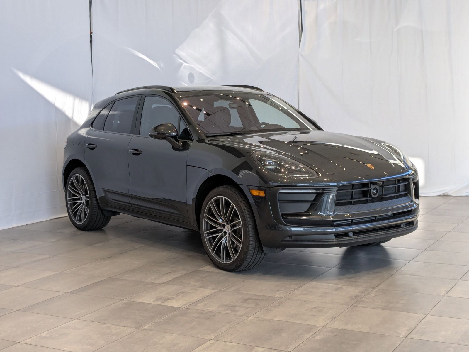 Certified 2025 Porsche Macan image 7