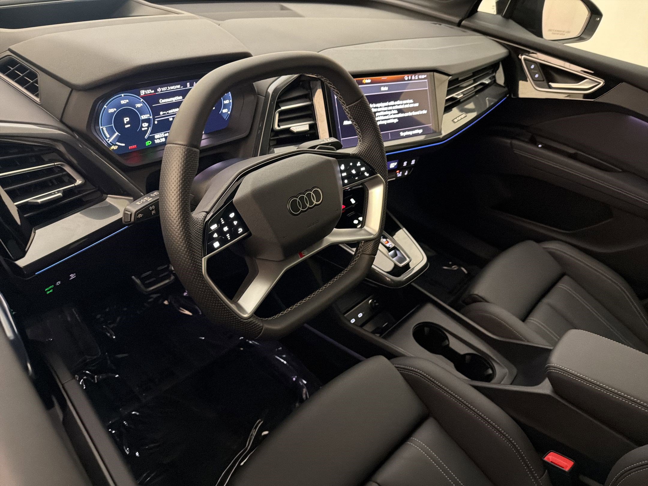 Used 2025 Audi Q4 e-tron Prestige w/ Sport Package image 4