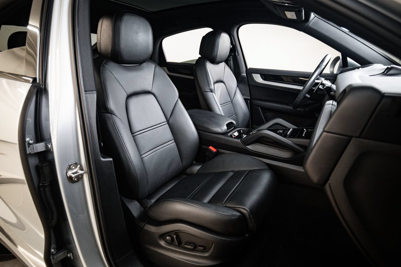 Certified 2024 Porsche Cayenne Coupe AWD/4WD image 29