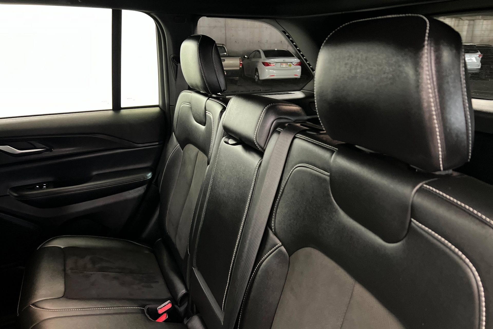Used 2023 Jeep Grand Cherokee Altitude AWD/4WD image 21