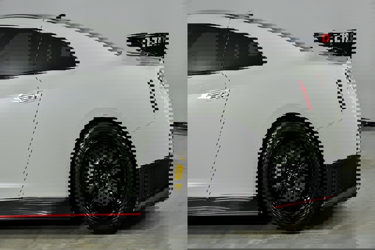 Used 2020 Nissan GT-R NISMO AWD/4WD image 9