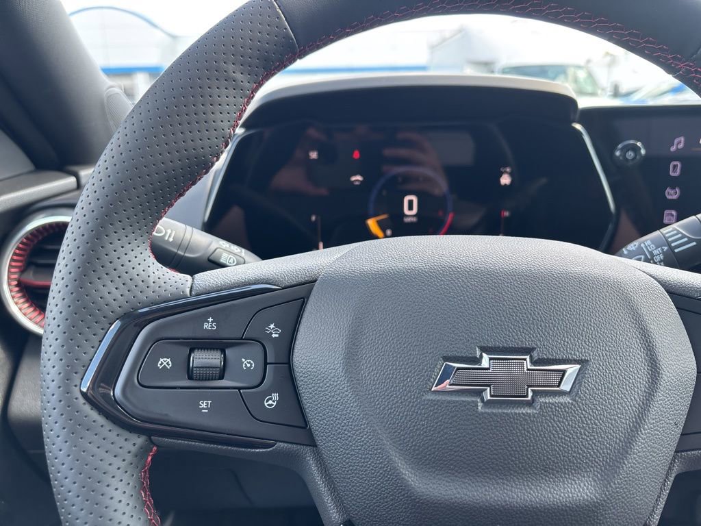 New 2025 Chevrolet Trax RS w/ Sunroof Package image 11