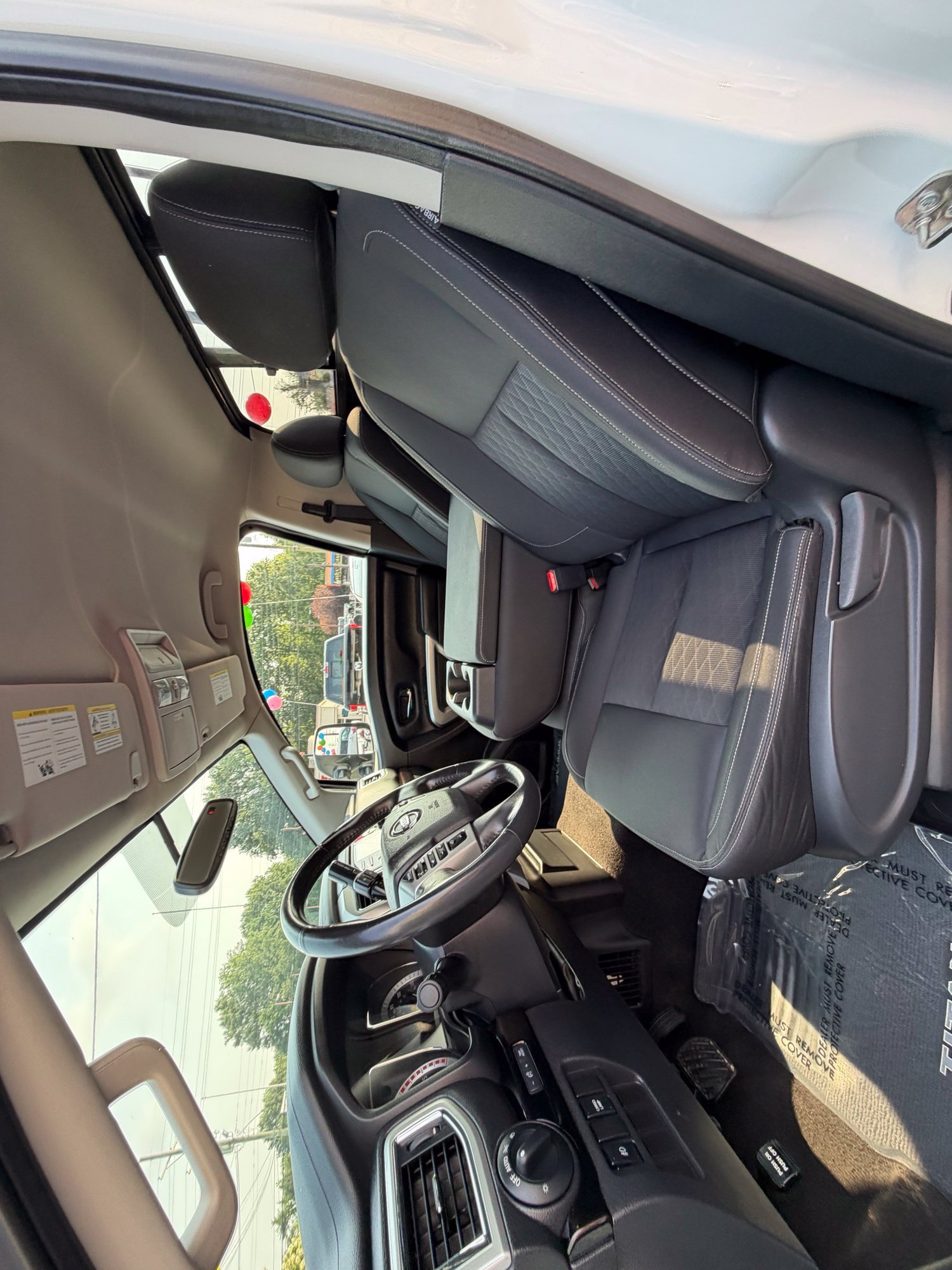 Used 2017 Nissan Titan SV AWD/4WD image 15